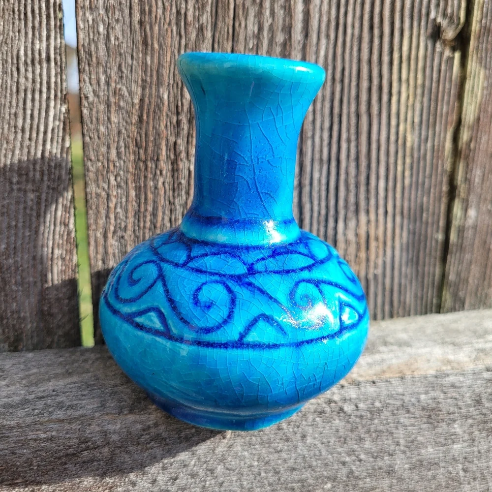 Handcrafted Blue Ceramic Vase ~ Vintage ~ Deep Turquoise Color ~ Pretty!